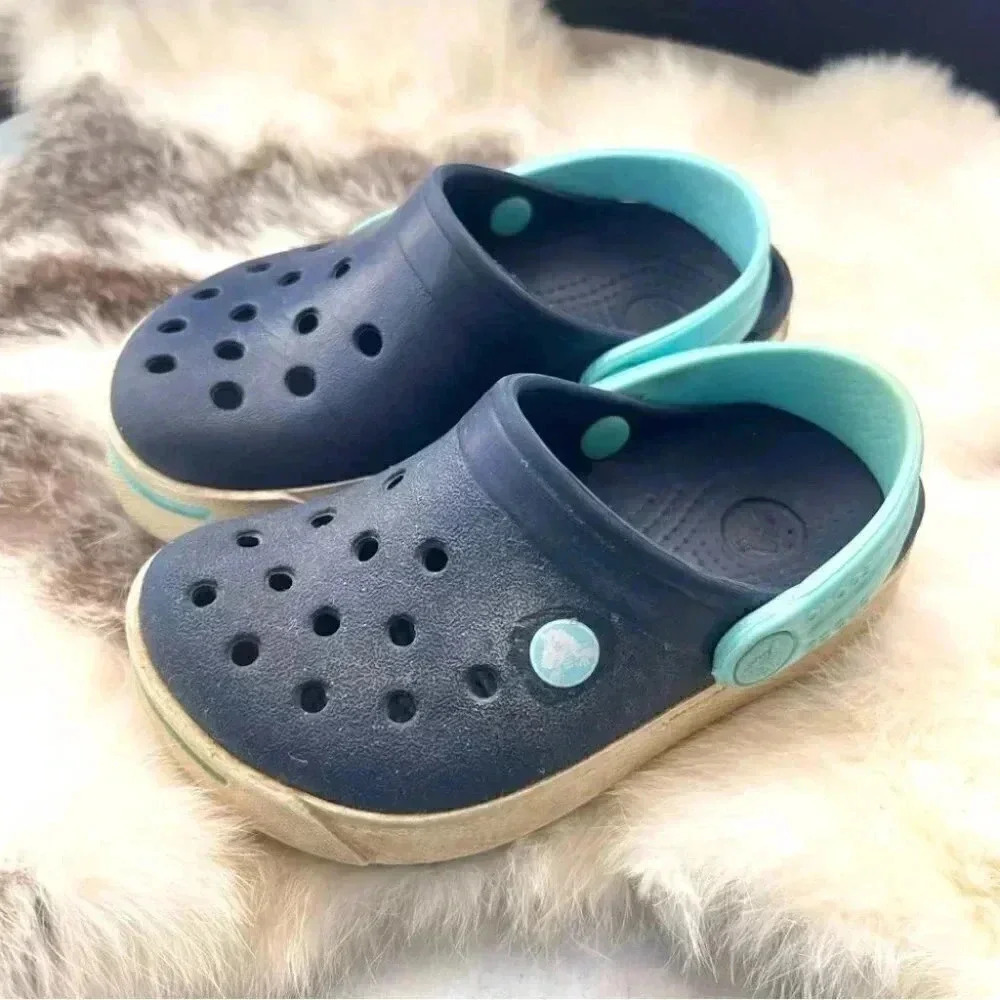 Crocs sandals  C6-7